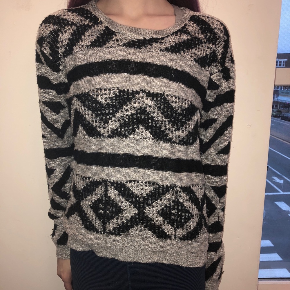 Forever21 knit black and grey patterned sweater